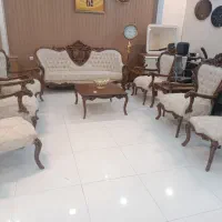 همکار . فروشنده خانم