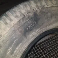 یک عدد لاستیک جلو نیسان
