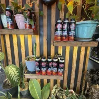 کارگر فنی آچار به دست سرویس خودرو