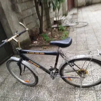 دوچرخه.جوان بدون تعمیر