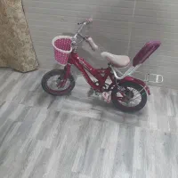 سه عدد دوچرخه فروشی