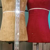 یک عدد مانکن شتری و پایه رگال دو متری استیل