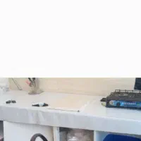 میز کار.فروشی..ب ابعاد دو و نیم متر در یک متر