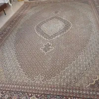 یک تخته فرش ماشینی طرح ماهی