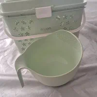 سبد مسافرتی. سبد میوه و سبزی کنار سینگ