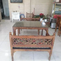 تخت و میز و صندلی چوبی