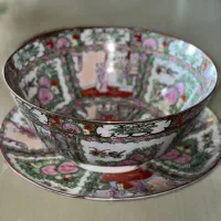 کاسه و بشقاب چینی قدیمی Rose Medallion (فامیله رز)