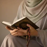نذرقرائت سوره ملک قرآن بر پارچه متبرک جهت اموات