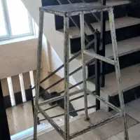 چهارپایه آهنی محکم
