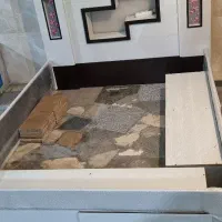 تخت دونفره چوبی همراه با پاتختی