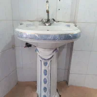 روشویی پایه دار تمیز