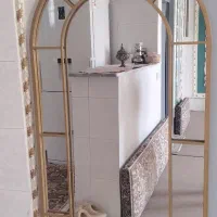 آیینه قدی سالم فقط یک ترک جزیی دارد قیمت۳تومان