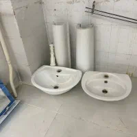 دو عدد روشویی پایه دار