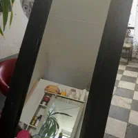یک عدد آیینه قدی بزرگ