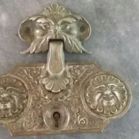 قفل قدیمی صندوق