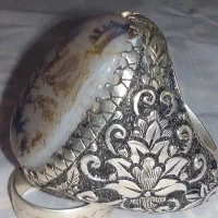 انگشتر جواهری و شجر.