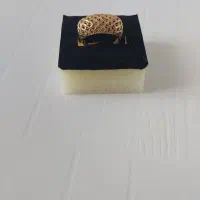 انگشتر در حد نو ۲۵۰ بالای تابلو
