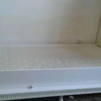 تخت خواب به همراه کمد