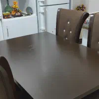 میز نهارخوری در حد نو