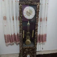 ساعت قهوه‌ای ایستاده
