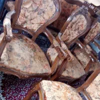 یک عدد مبل سه نفره و پنج عدد تک نفره|مبلمان خانگی و میز عسلی|بندر انزلی, ژاندارمری|دیوار