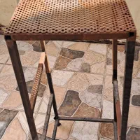 چهارپایه فلزی