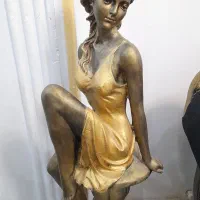 مجسمه آباژور بانو|چراغ خواب و آباژور|شهریار, شهریار|دیوار