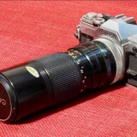 دوربین کانن همراه با لنز