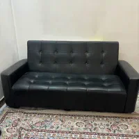 یک عددصندلی چرم به علاوه یک عددپاف انتظار