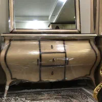 آیینه و کنسول
