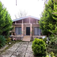 خانه روستایی دنج،کنار دریاچه، قابل سکونت/مدارک دار