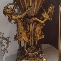 گلدان و پایه دکوری طلایی و سالم کاملا نو