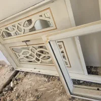 تعدادی درب و پنجره دست دوم
