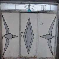 در حیاط منزل