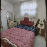 ست کامل تختخواب، دو پاتختی، میز و آینه