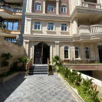 ۹۸ متر .فول امکانات . روبه آفتاب . اختر غربی