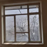 فروش چند عدد در و پنجره ی آهنی در اندازه های مختلف