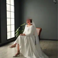 لباس عروس سایز ۴۴ به همراه تور و گل و کفش