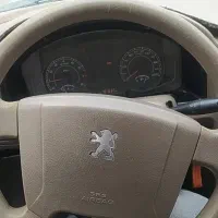 پژو ۴۰۵ نقره ایی