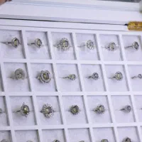 انگشتر نقره زنانه با سنگ الکساندریت تغیررنگ در نور