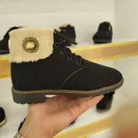 کفش بوت و نیم بوت زیر پی وی سی