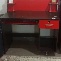 میز کامپیوتر در حد