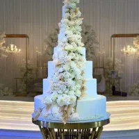 کیک عروسی با طراحی لوکس و قیمت کاملاً منصفانه