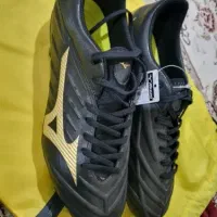 کفش فوتبال میزانو