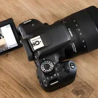 دوربین 800D کنون، با 2 لنز، 3 کیت نور و پرده فون