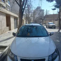 کوئیک r سفید مشکی