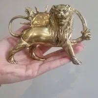 مجسمه شیر وشمشیر