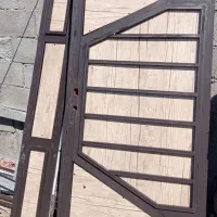 درب ساختمان تمیزو مرتب