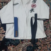 لباس رزمی با کمربند