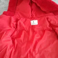 کاپشن|کفش و لباس بچه|میانه, |دیوار